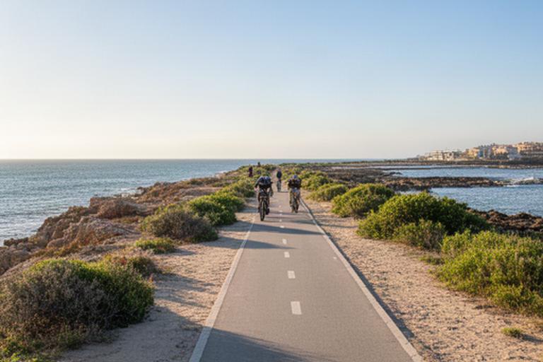 Vía Verda del Mar junto a la costa entre Vinaròs y Benicarló